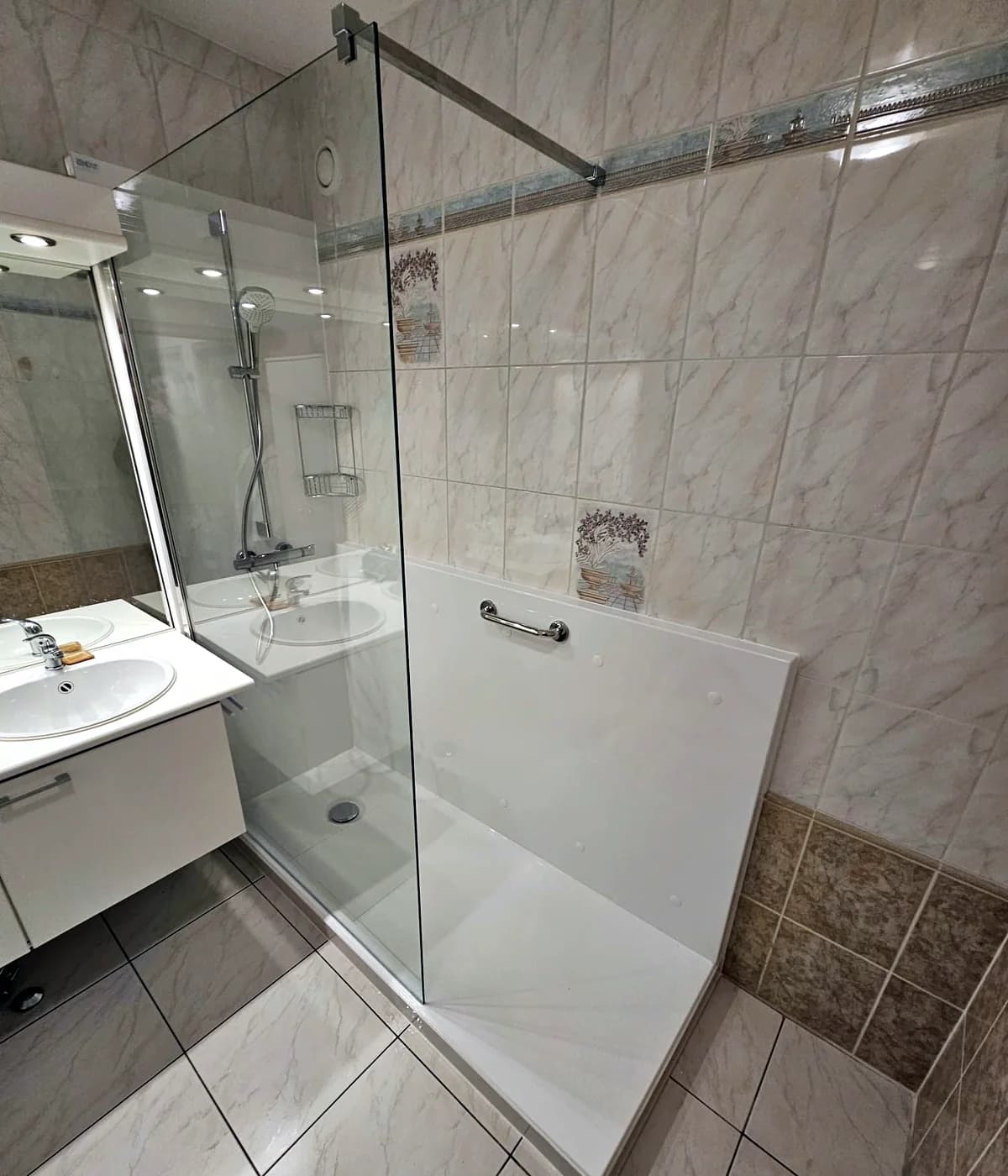 Walk-in shower with a glass screen, fitted by Aqua Douche