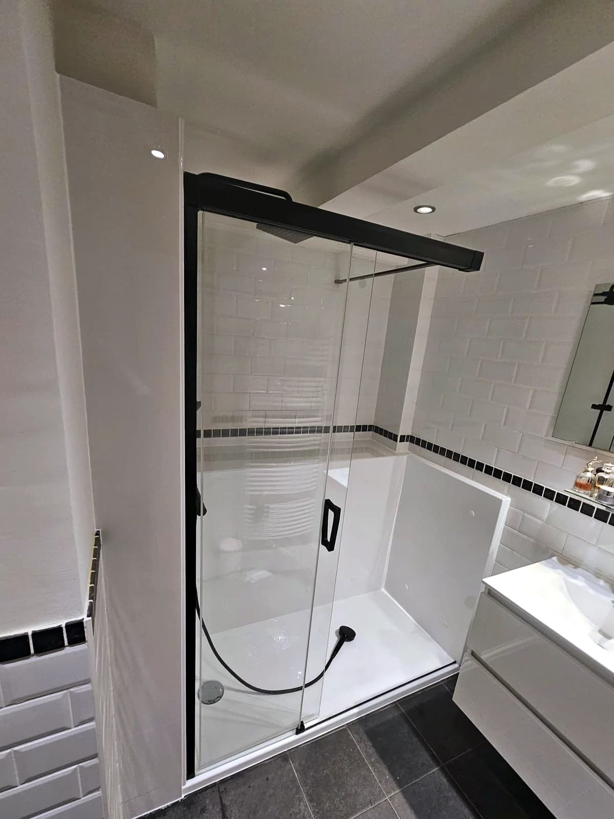 Complete bathroom in metro tiling, after the work