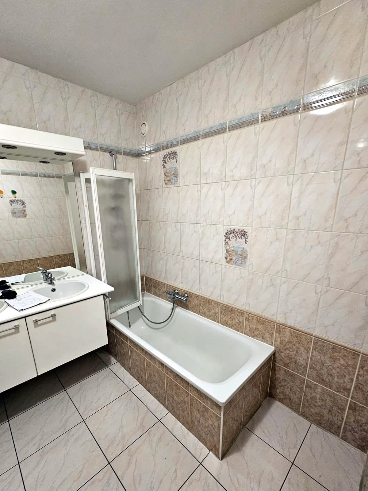Extra flat shower tray and fixed glass screen, before the work