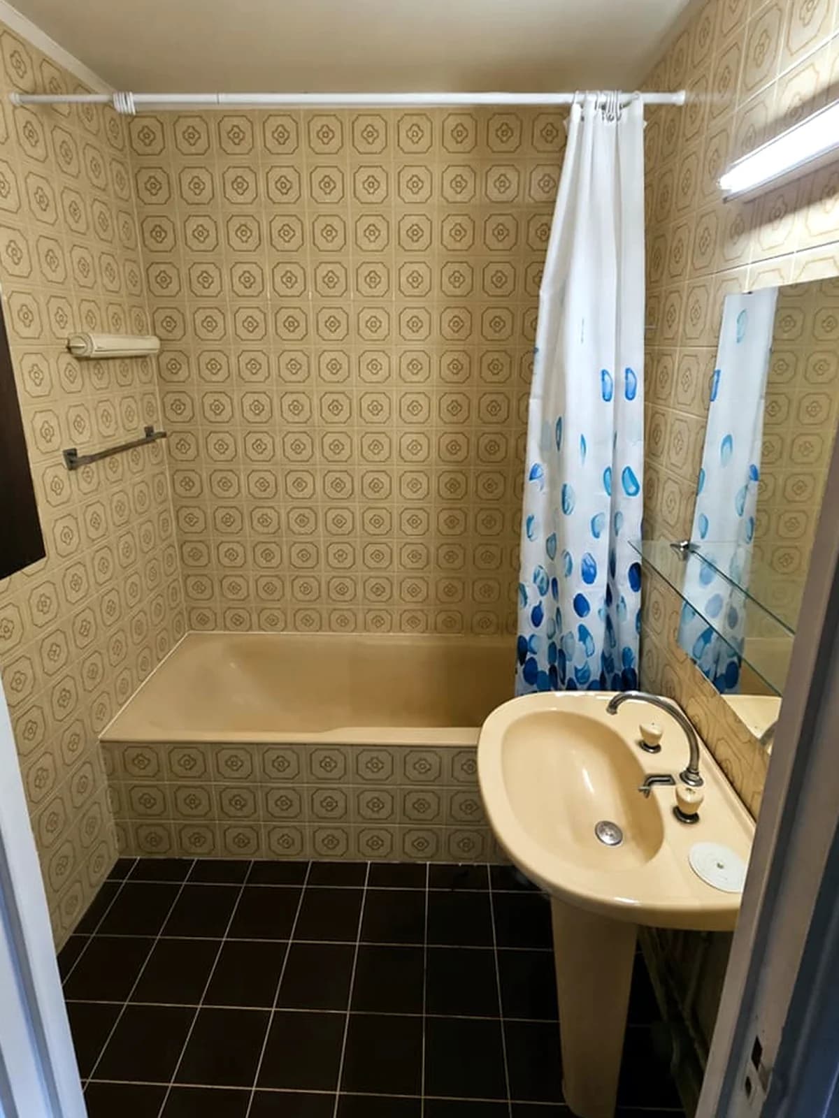 Small bathroom completely rethought, before the work